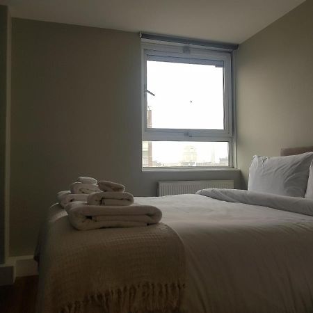 Beautiful 3-Bedroom Flat With Stunning Views ลอนดอน ภายนอก รูปภาพ