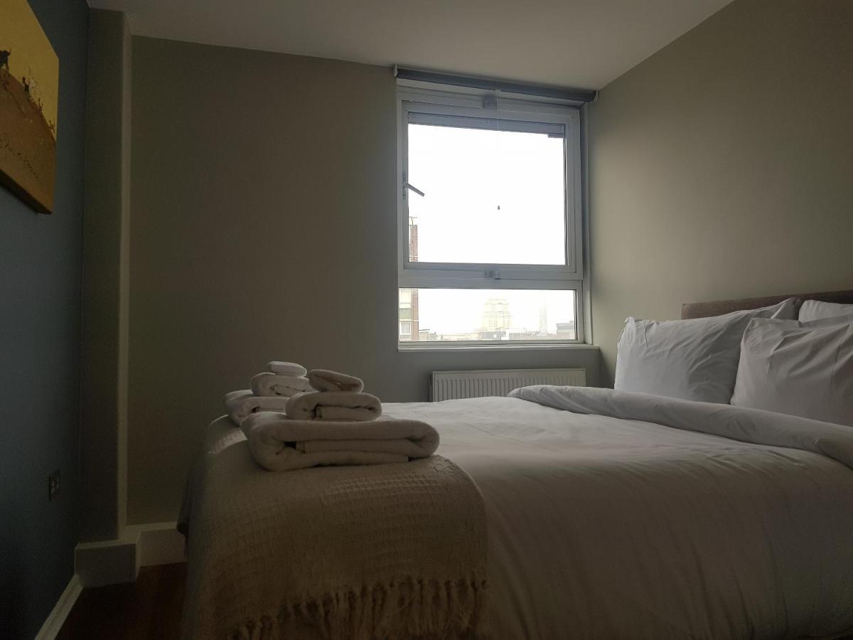 Beautiful 3-Bedroom Flat With Stunning Views ลอนดอน ภายนอก รูปภาพ