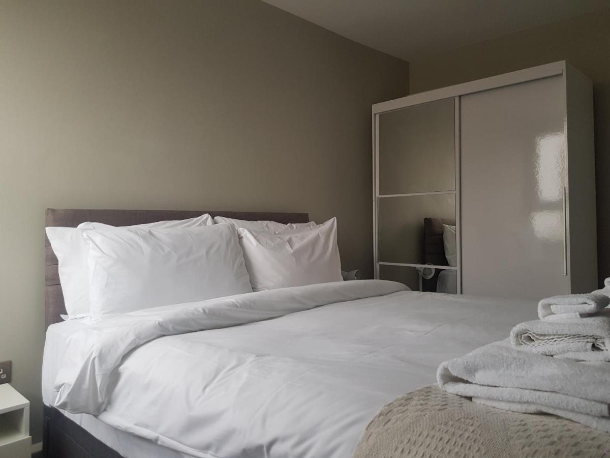 Beautiful 3-Bedroom Flat With Stunning Views ลอนดอน ภายนอก รูปภาพ