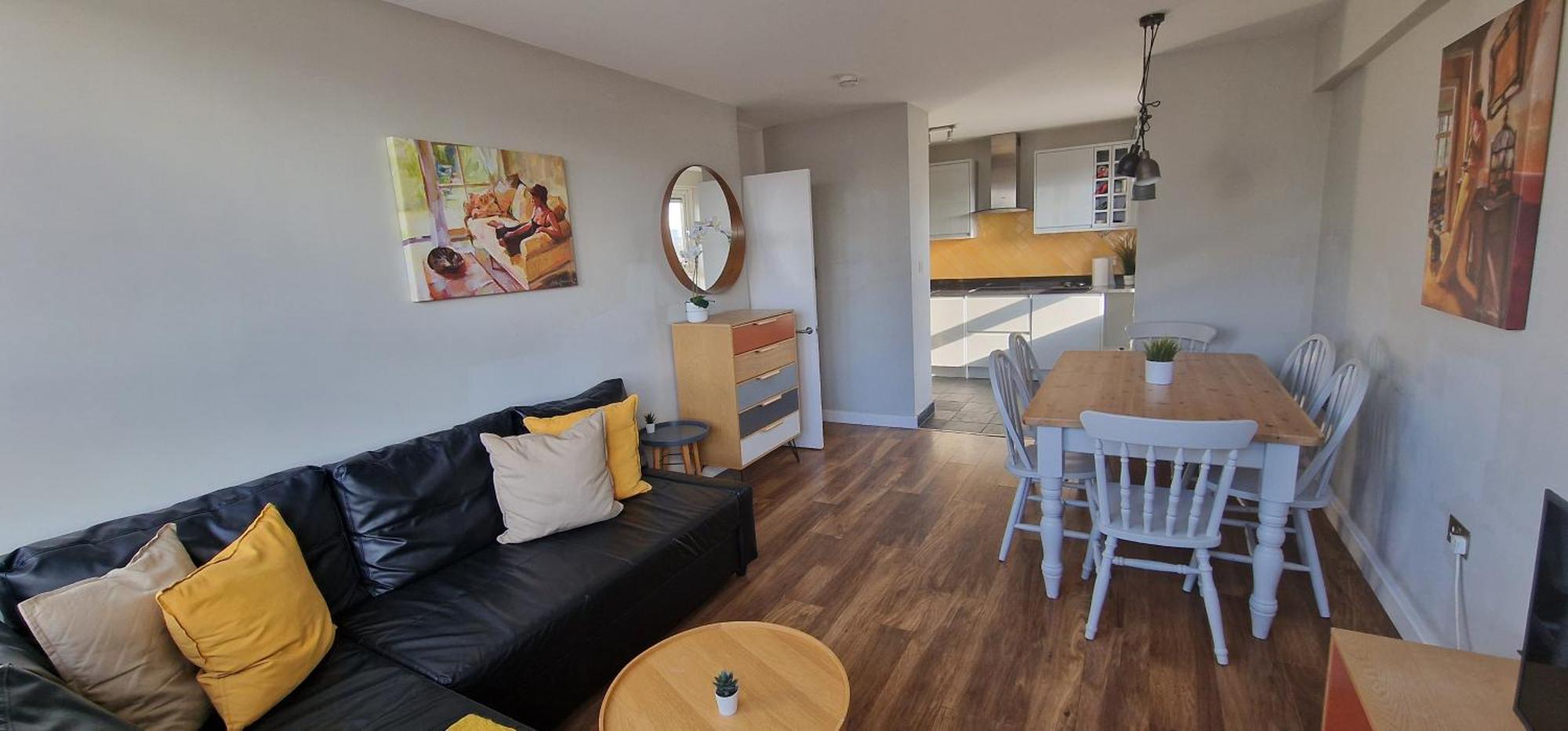 Beautiful 3-Bedroom Flat With Stunning Views ลอนดอน ภายนอก รูปภาพ
